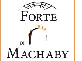 Forte di Machaby โฮสเทลในArnad