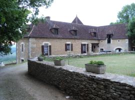 La maison du rocher, hotel com estacionamento em Carennac