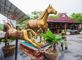 Thongsomboon Club Hotel, hotel u gradu Pak Čong