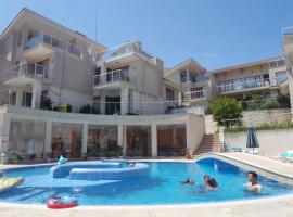 Beautiful Sun Village with sea view: Byala şehrinde bir otel