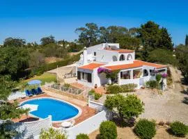 Villa Tara, Heated private pool, short walk to to town & beach