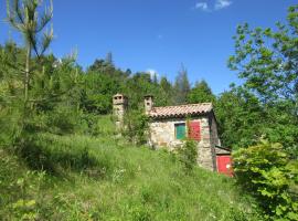 Gîte Le Petit Nid, מלון עם חניה בPortes