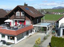 Pension Chalet Charme, atostogų būstas mieste Siebnen