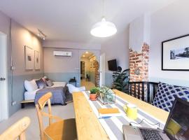 Snoozy Guesthouse, hostal o pensión en Phuket