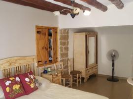 Casa Larrosa rural en Sierra de Guara, budgethotell i Sieso de Huesca