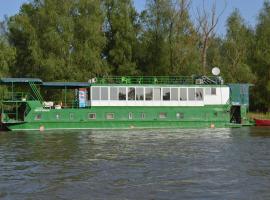Hotel Plutitor Kingfisher, boat in Uzlina
