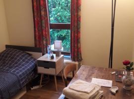 Chez Mimi - chambre vue parc, homestay in Brussel