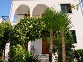 Kostas' Garden, hotel em Roda