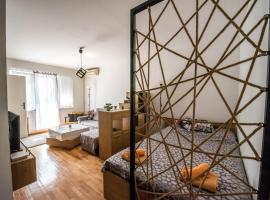 La Vecchia Signora APARTMENT, отель в Скопье, рядом находится Skopje City Mall