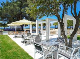 Sentimento, beach hotel in Prinos