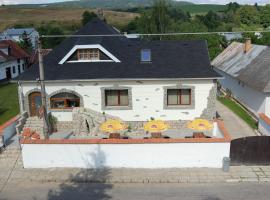 Penzión Alexander, hotel with parking in Habura