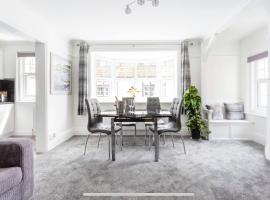 Ammonite Luxury beachfront apartment, hotel v destinaci Lyme Regis