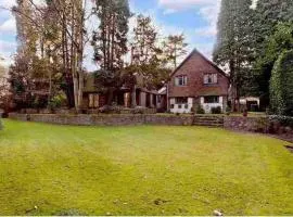 Private Guest House with full kitchen living room and utility room Completely Separate from the Main House