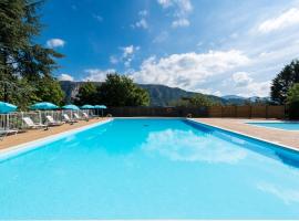 ULVF Le Domaine de l'Olivaie, hotel met zwembaden in Gilette