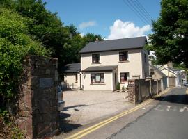 Glen House Room Only Accommodation, hótel í Youghal