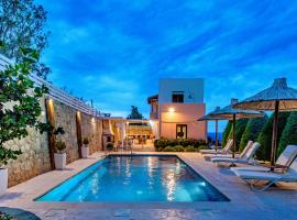 Elmyra Villa, Heated Pool & Walking to beach, By ThinkVilla, villa in Gerani