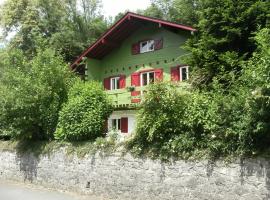 GREEN BIKE PYRENEES, Cama e café (B&B) em Louvie Juzon