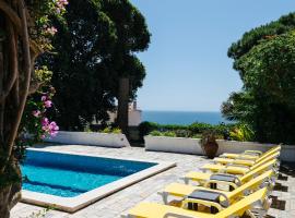 Great view to sea, villa with pool, hotel in Salema