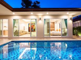 Luxury Pool Villa A18 / 3BR 6-8 persons、Ban Huai Yaiの駐車場付きホテル