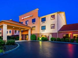 Best Western Plus Strawberry Inn & Suites, khách sạn có bồn jacuzzi ở Knoxville