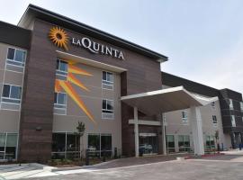 La Quinta Inn & Suites by Wyndham San Bernardino, hotel cerca de Aeropuerto internacional de San Bernardino - SBD, San Bernardino