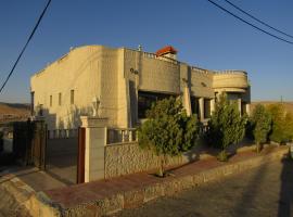 Petra Villa, hotel in Wadi Musa