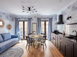 "Breeze" Aparthotel by Parrot`s House, hotel in Lloret de Mar