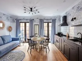 "Breeze" Aparthotel by Parrot`s House