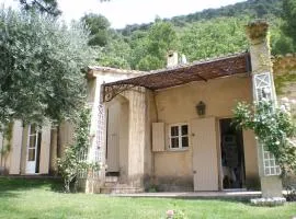 Sunny holiday home in Provence with pool