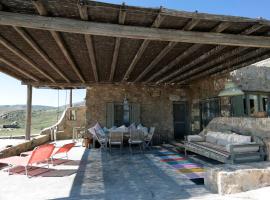 BUFO - Serifians, hotel with parking in Serifos Chora