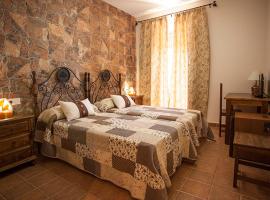 Casa Rural Cinco Balcones, country house in Aracena