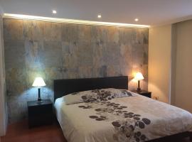 Fontana: Location + Pool, holiday rental in Quito