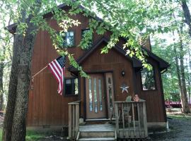 My Little Flagship Cabin, hotel a East Stroudsburg