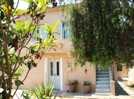 house in the village near the sea, appartement à Maleme