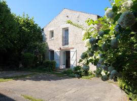 Gîte La Loge des Fées, Ferienunterkunft in Latillé