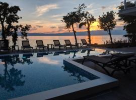 Golden Sunset Apartments, hotel com piscina em Ohrid