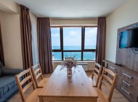 Balchik Sea View Apartments in Princess Residence, בית חוף בבלצ'יק