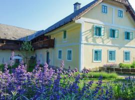 Homutův statek, cheap hotel in Kokořín