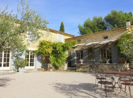 Countryhouse with Pool in Vaison la Romaine, vacation home in Vaison-la-Romaine