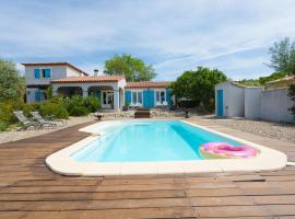 Spacious villa with private swimming pool, hotel s parkiriščem v mestu Félines-Minervois