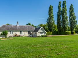 Quaint cottage in the middle of a large beautiful private park - Barhams Cartlodge, hotel en Higham