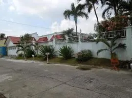 Casa Meyer's BF Homes International House for rent with pool and Jacuzzi
