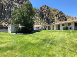 Meadowcliff Lodge Coleville, motel in Coleville