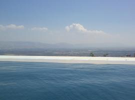 Beit El Kroum Boutique Hotel, hotel with pools in Zahl&eacute;