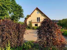 Gospodarstwo Agroturystyczne Damroka, hotel cerca de Upside-down house, Szymbark