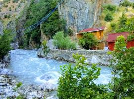 Kapuzbaşı Şelalesi Baştürk dinlenme tesisleri、Büyükçakırのリゾート