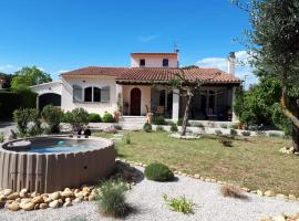 Les Coronilles, B&B in Saint-Maximin-la-Sainte-Baume