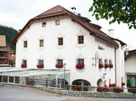 Gasthof/Albergo Dasser, hotell i San Martino in Badia