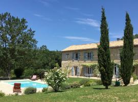 Chambres d'Hôtes Le Val de la Garenne, hôtel à Senouillac près de : Château de Mauriac