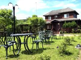 Yiyue Guanhe Homestay 倚月觀荷民宿